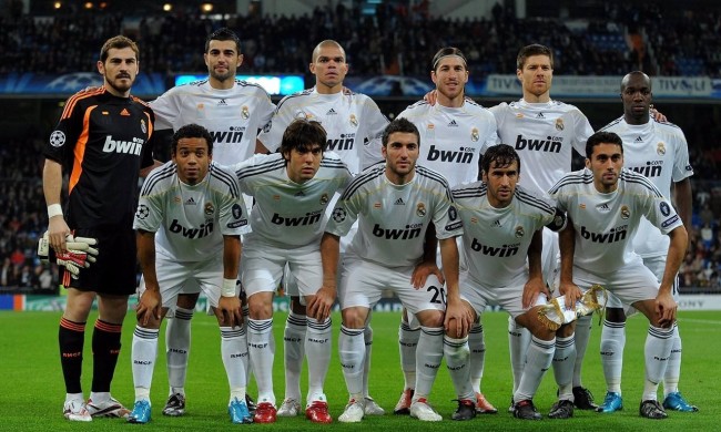 篮球篮网球员训练中展现高命中率