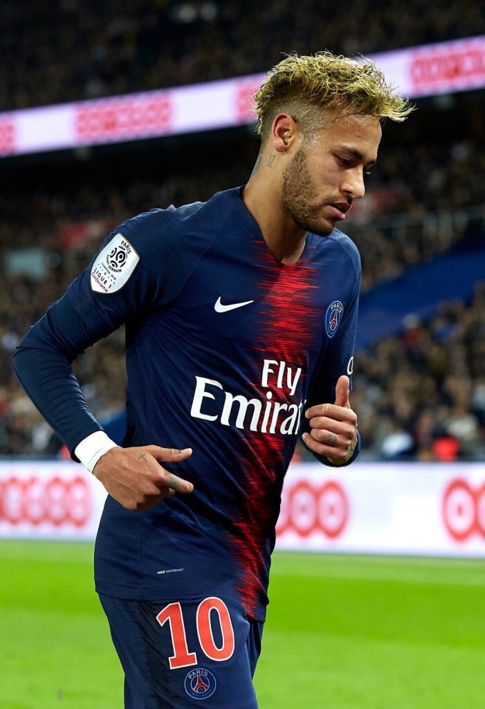 美职联半场：萨比、拉沃尔达破门，温哥华白浪2-0洛杉矶FC