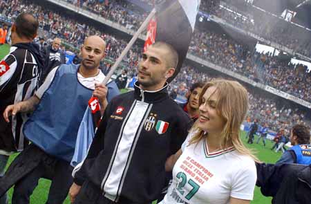 世体：水晶宫愿放乌切回归赫塔费，但西甲规则不允许二次注册（世体：水晶宫同意乌切回归赫塔费，但西甲规定禁止赛季内二次注册）