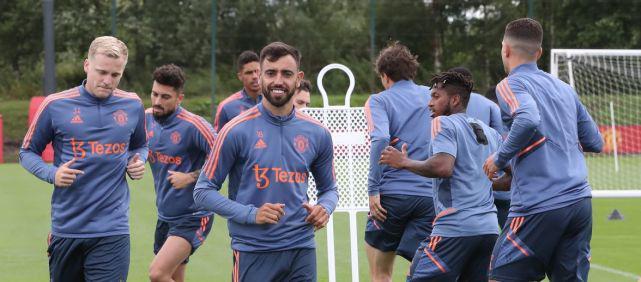 记者：多纳鲁马经纪人下周中会见巴黎高层，了解续约可能性