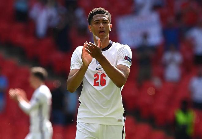 早报：皇马主场翻车，那不勒斯登意甲榜首