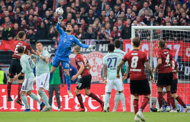 替补球员关键铲断破坏对手攻势