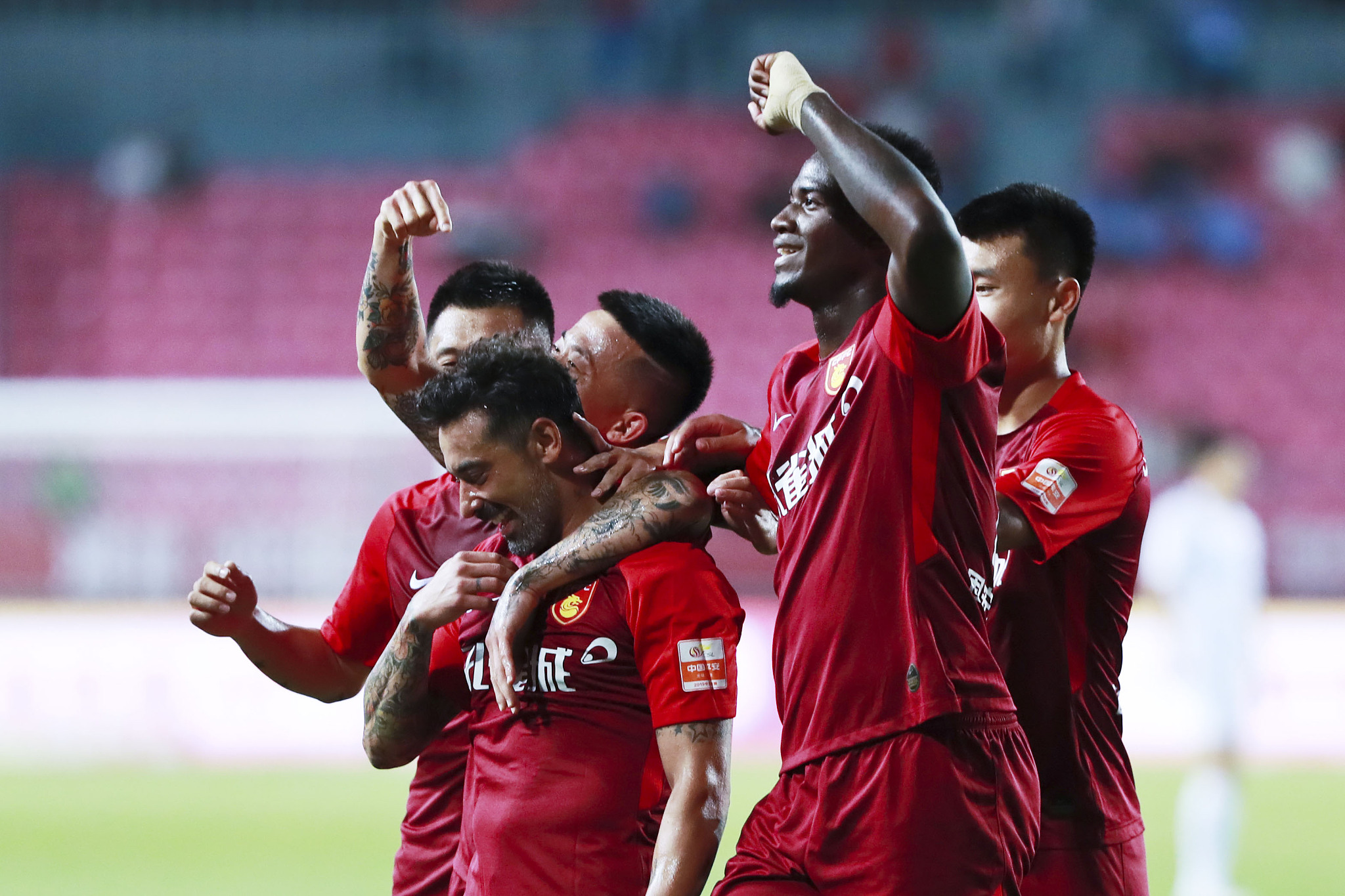 英超前瞻：曼城各项赛事遭遇两连败，利兹联客场表现挣扎（英超前瞻：曼城各战线遭两连败陷低潮，利兹联客场持续低迷）