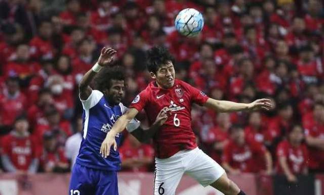 队友接连被罚下！维尼修斯讽刺裁判：多来点红牌吧！