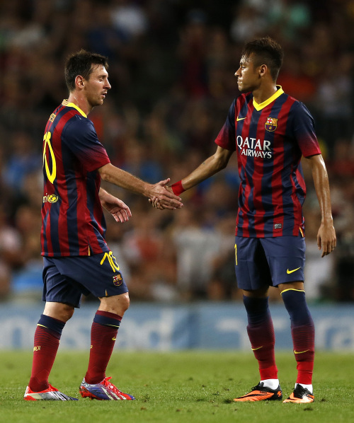 迪亚斯：希望J罗能一直留在国家队，世界杯战葡萄牙目标拿3分（迪亚斯：盼J罗长期留队，世界杯对葡萄牙力争全取三分）