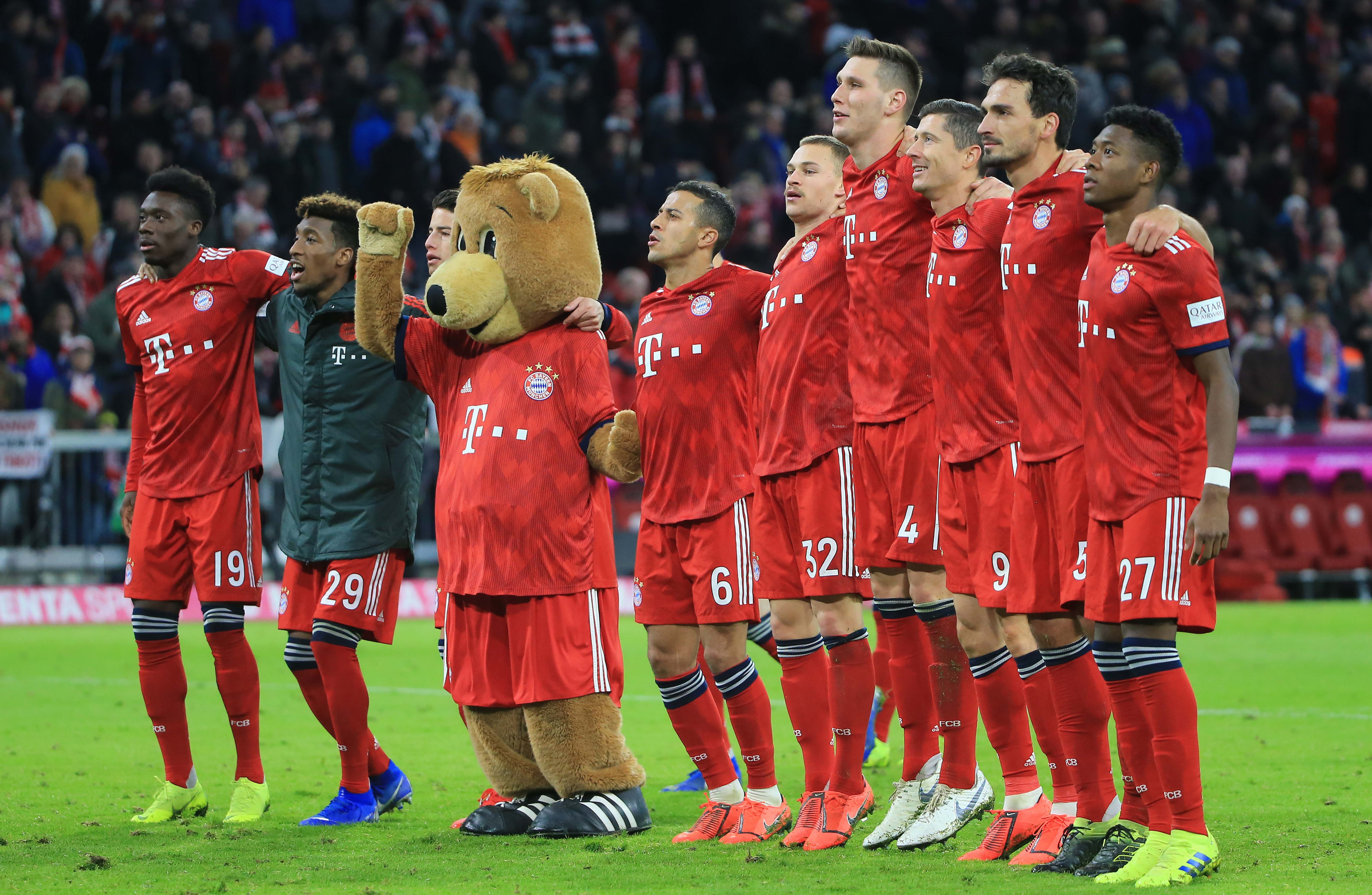 欧冠赛场精彩瞬间：皇马2-1取胜,