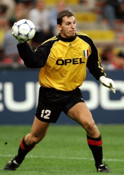 随着蓉城2-2，海港0-0，亚冠精英最新积分榜：中超三队包揽后三位（蓉城2-2、海港0-0后，亚冠精英积分榜更新：中超三队占据末三位）