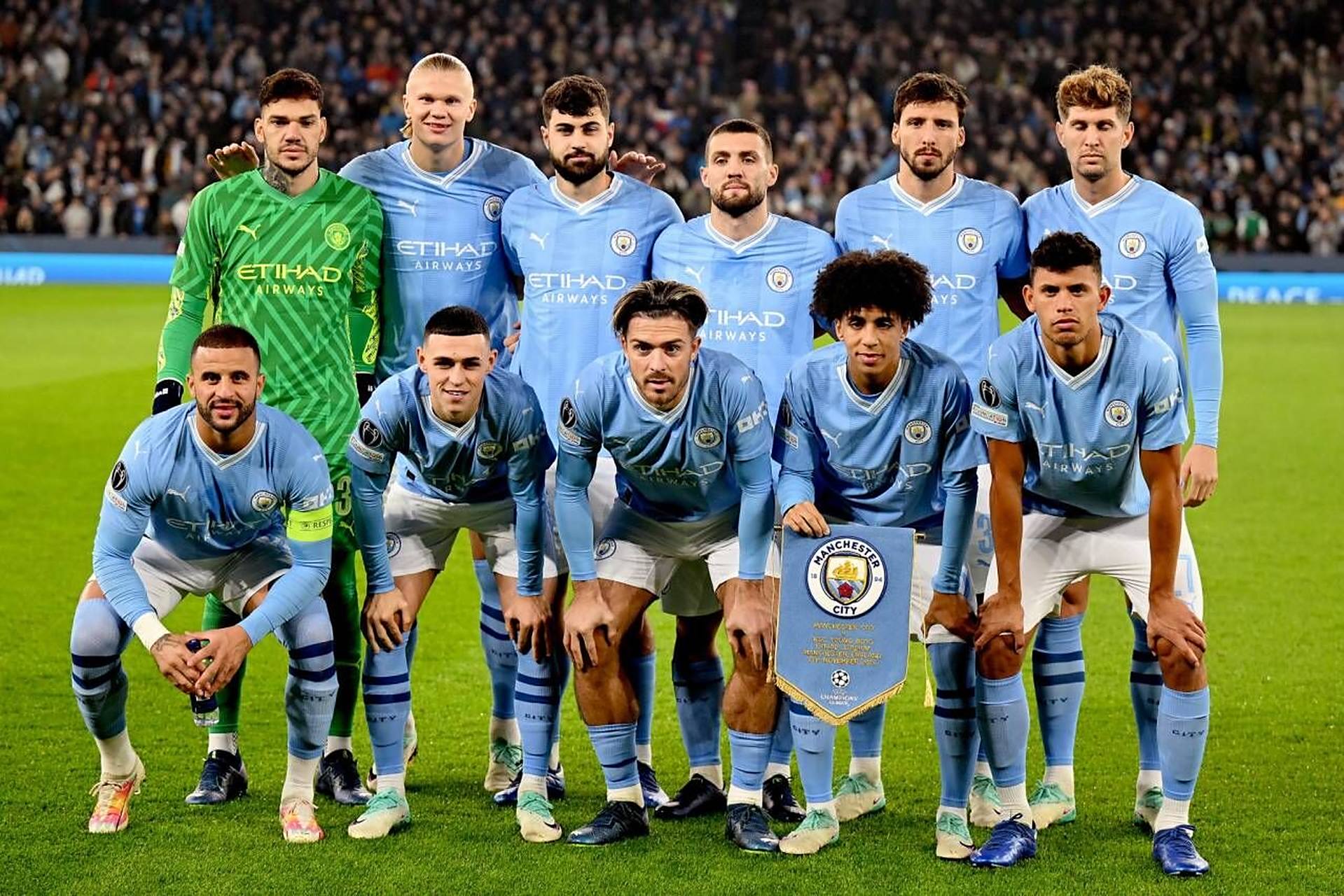 连输埃因霍温、本菲卡，那不勒斯队史首次遭遇欧冠客场连败（先后负于埃因霍温和本菲卡，那不勒斯队史首度在欧冠遭遇客场连败）