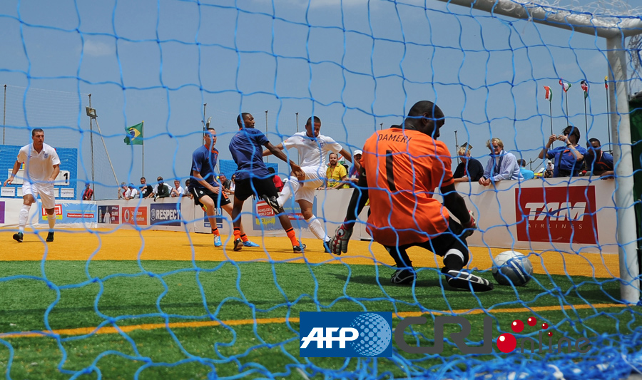 官方：沃尔夫斯堡体育总监申齐洛茨离任