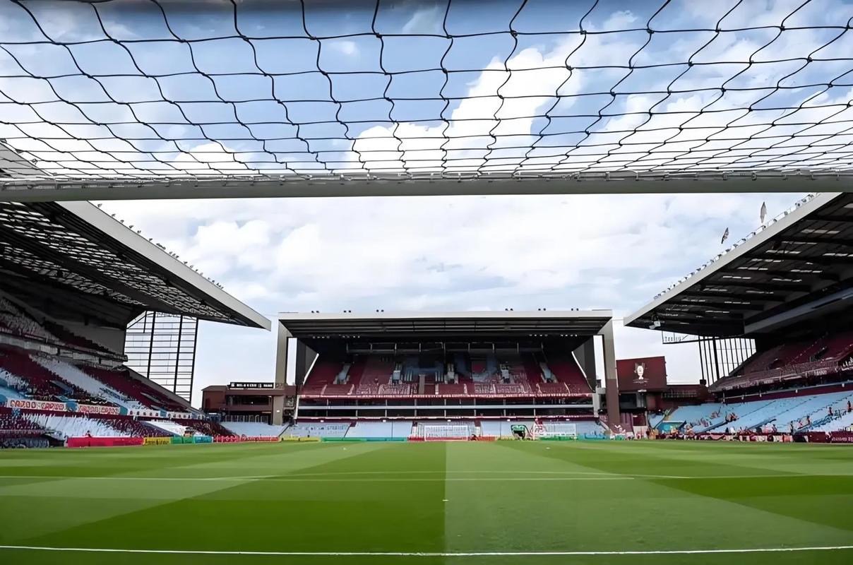 西甲裁判报告：皇马3人被罚下，卡雷拉斯、卡瓦哈尔怒斥裁判