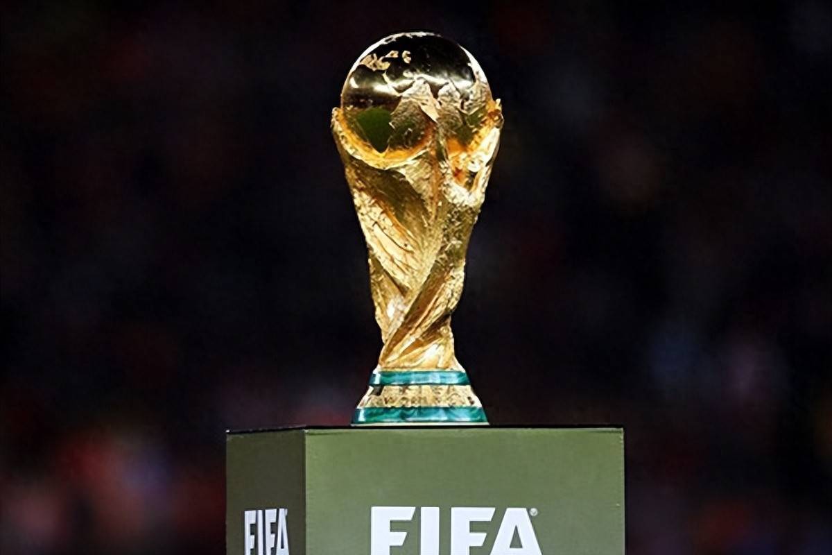 镜报：曼联可能夏窗再追戈麦斯，球员曾说过他想去利物浦（镜报：曼联或今夏再次追逐戈麦斯，此前球员曾表态更向往利物浦）