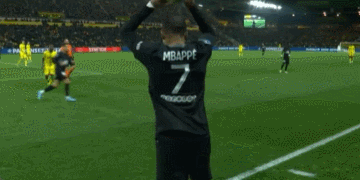 英媒：曼联拟定了约10人的引援名单，大部分来自其他联赛（英媒：曼联已拟定近10人引援清单，多数来自其他联赛）